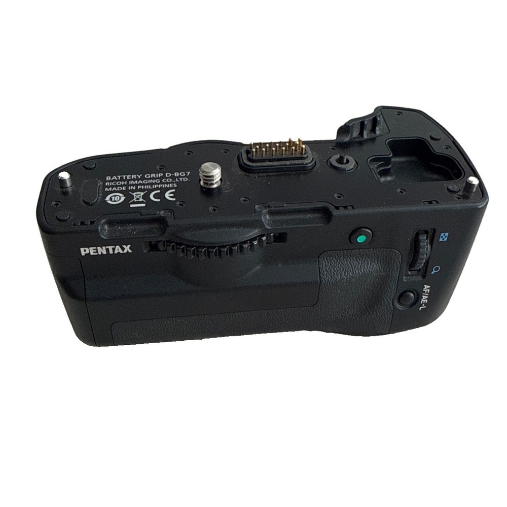 Pentax D-BG7 Battery Grip for Pentax K1 DSLR Camera - Excellent Condition